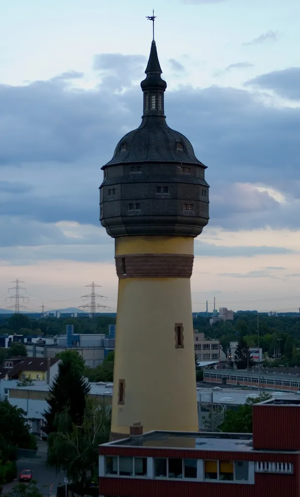 Rödelheimer Wasserturm, erbaut 1897, 51 m hoch, als Trinkwasserspeicher für nahe Wohngebiete Ort:Frankfurt am Main