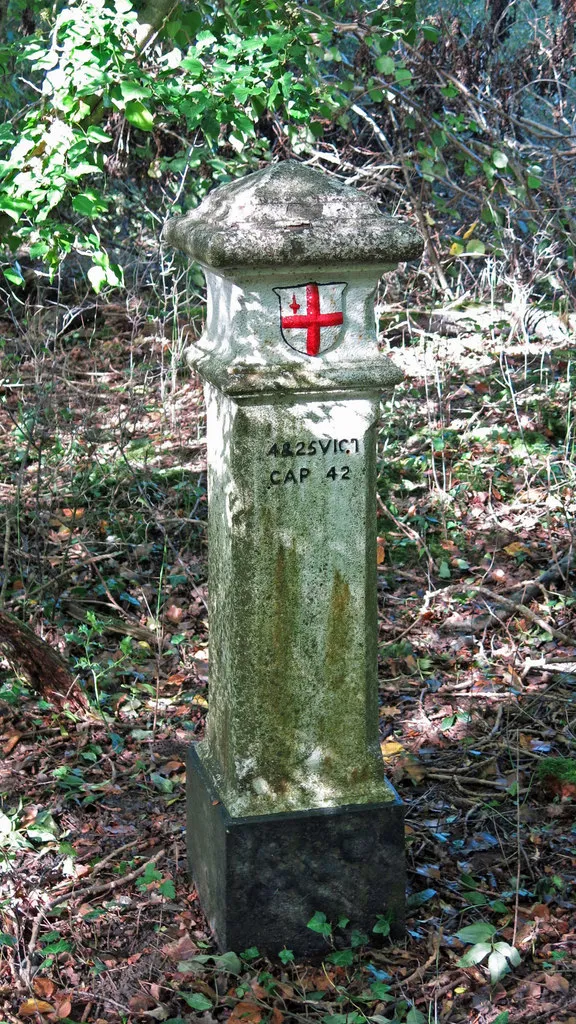 Coal tax boundary post no.54, west of Kewferry Road
