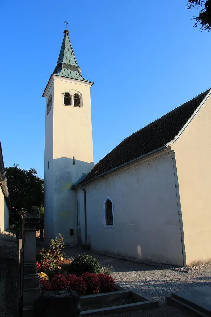 Kath. Filialkirche hl. Georg und Friedhof