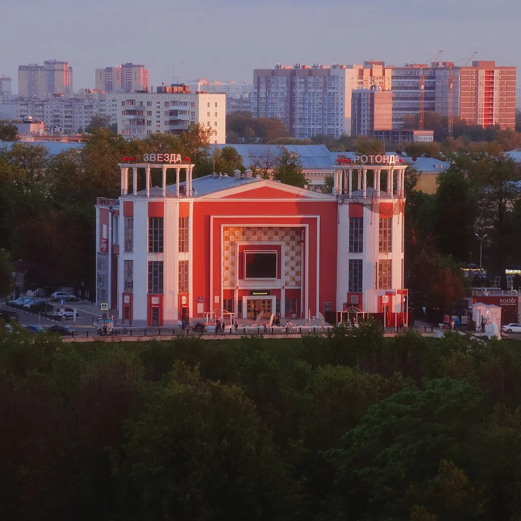 Kinoteatr Zvezda