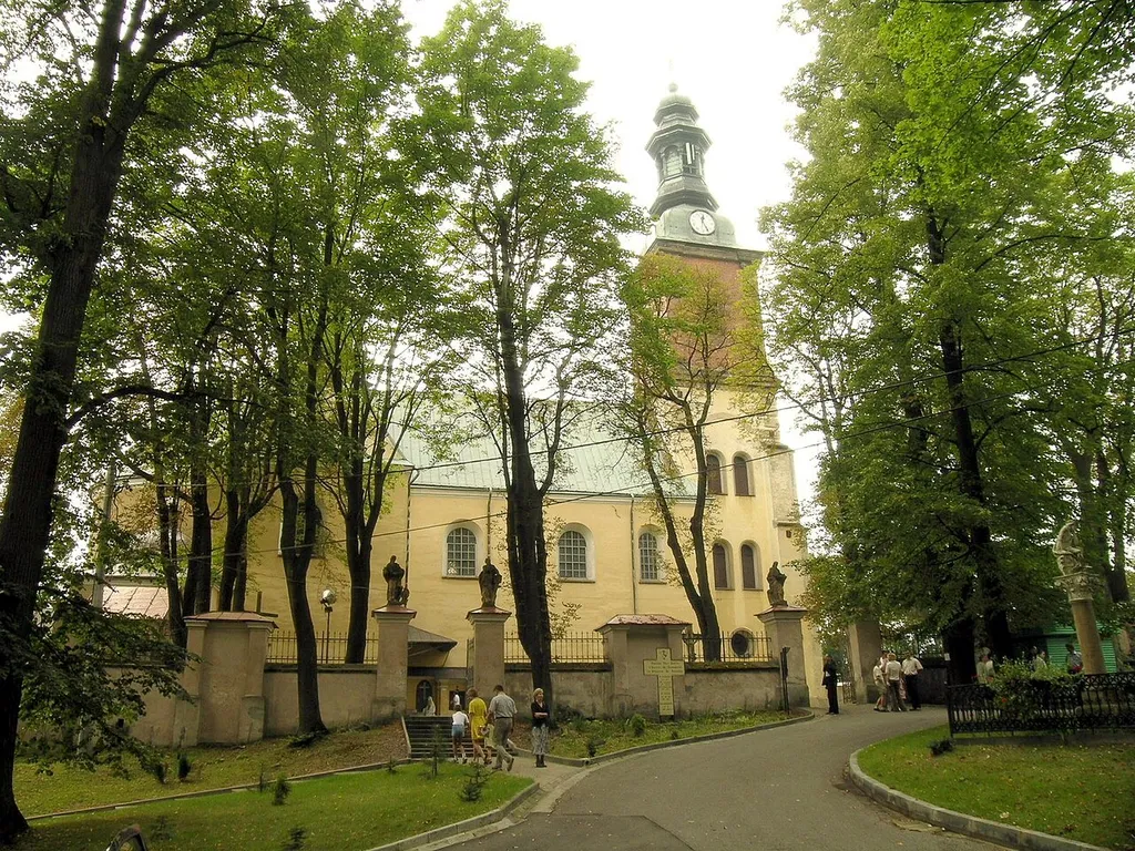 Klasztor bernardynów z kościołem pw. Stygmatów św. Franciszka w Alwernii z 1616 r. Zdjęcie: Mariusz Kędzierski - 11.09.2005