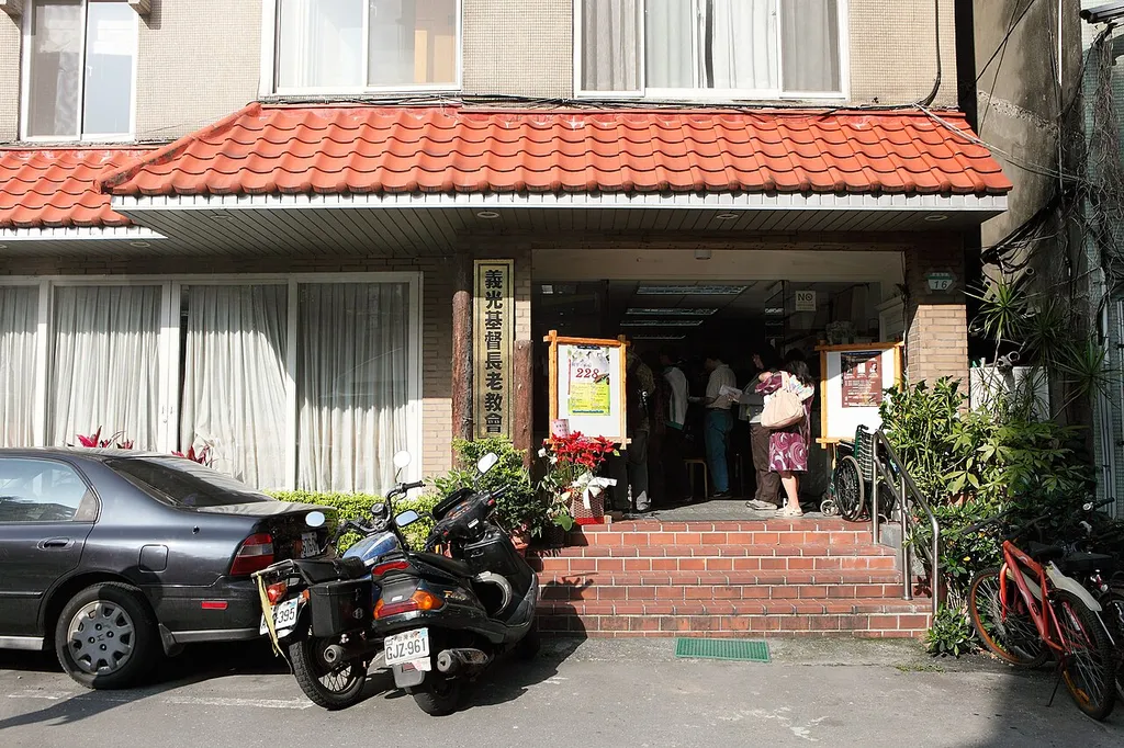 ​台灣基督長老教會義光教會大門。
