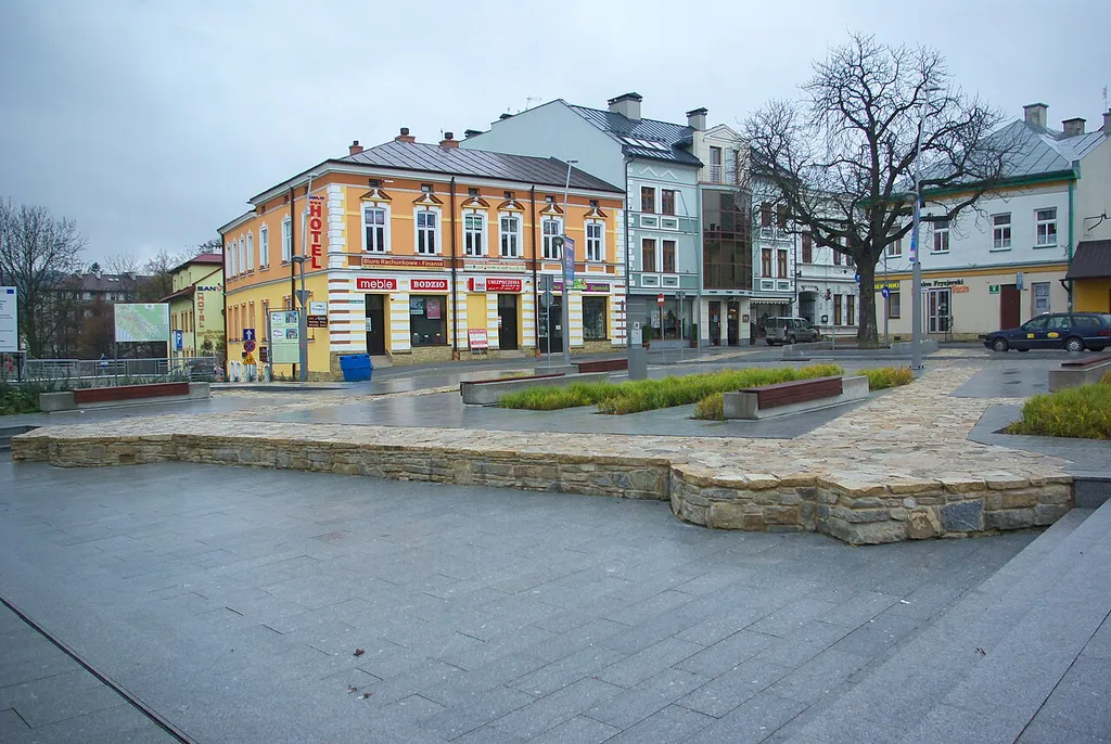 Zarys murów kościoła św. Michała Archanioła w Sanoku na placu św. Michała po rewitalizacji 2013