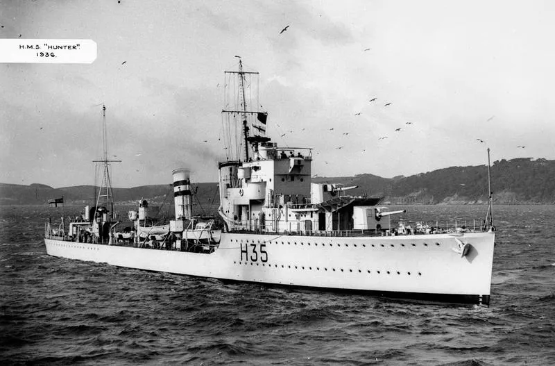 HMS Hunter Underway in Plymouth Sound