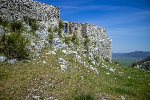 Il Monte San Michele e il Castello di Volturara Irpina (AV), 2017.