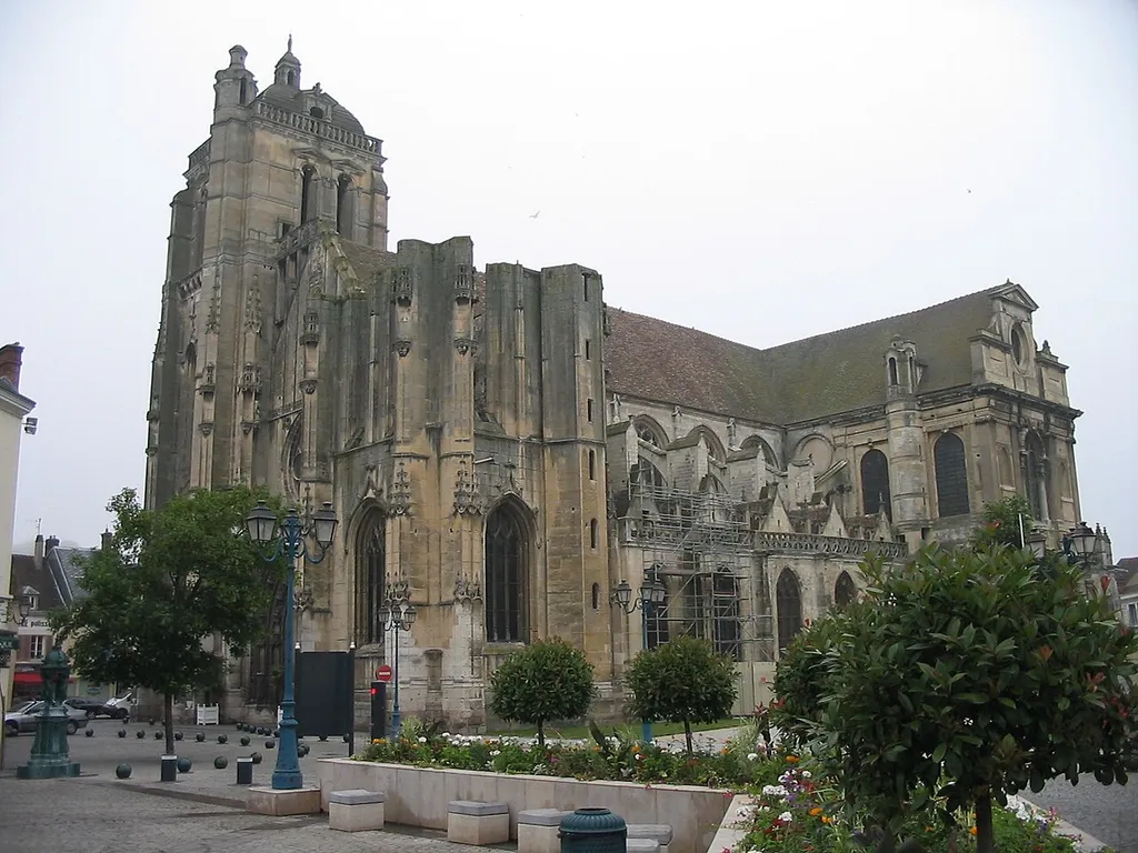 Sait-Pierre Church at Dreux