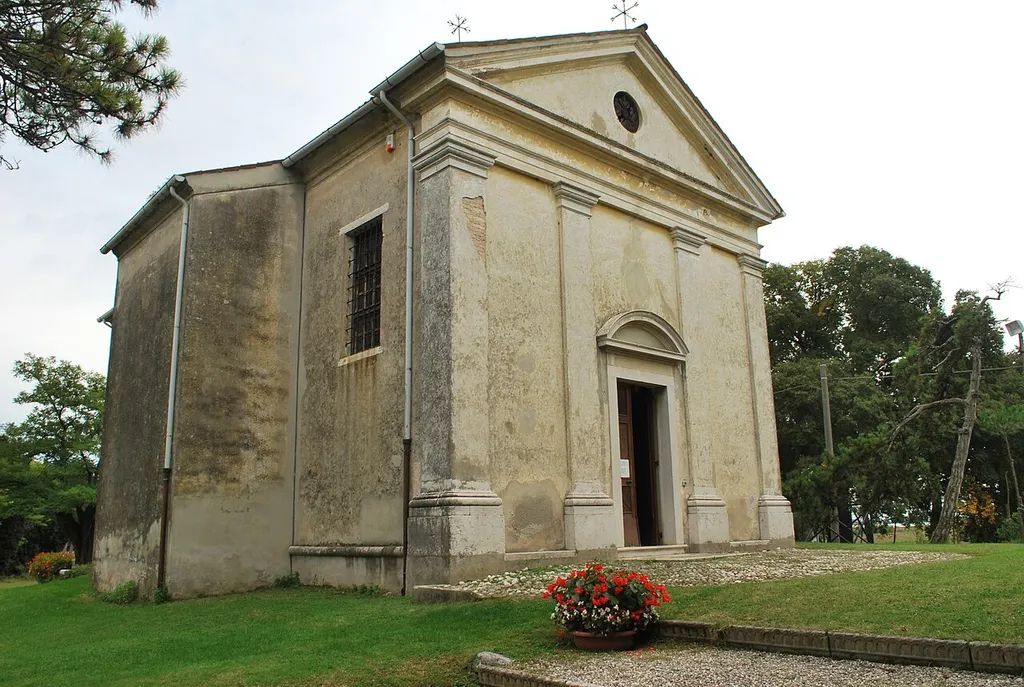 Chiesa di Sant'Antonio Abate a Belvedere, vista della facciata principale e laterale nord
