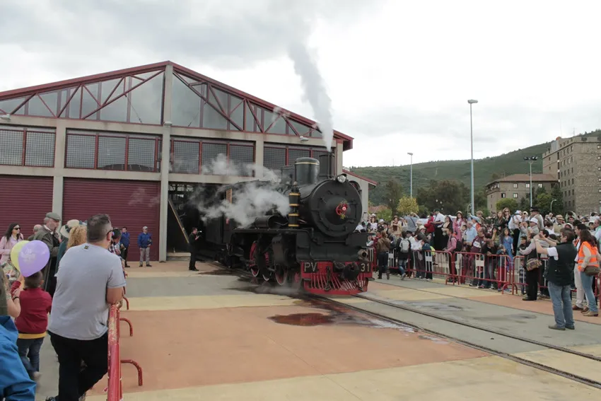 El 7 de junio de 2014 la máquina PV-31, locomotora de vapor de ancho métrico, fue encendida en el Museo del Ferrocarril de Ponferrada con motivo de la decimotercera edición de "Toral en Tren".