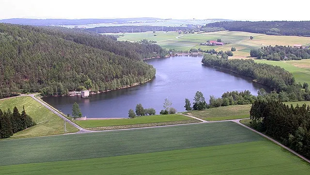 Der Feisnitz-Stausee am Fuße des Kohlberges