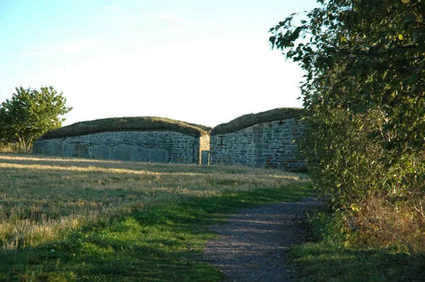 Nääs slottsruin, Visingsö Foto: Marcus Bornestav, 2005-10-15 This is a picture of an archaeological site or a monument in Sweden, number Visingsö 72:1 in the RAÄ Fornsök database.