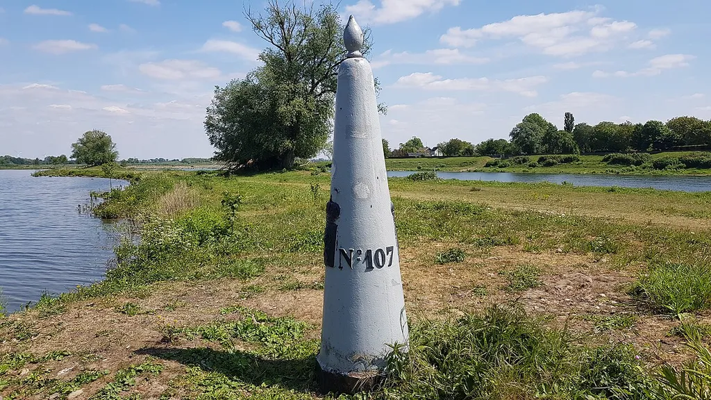 Belgium-Netherlands boundary stone no. 107B