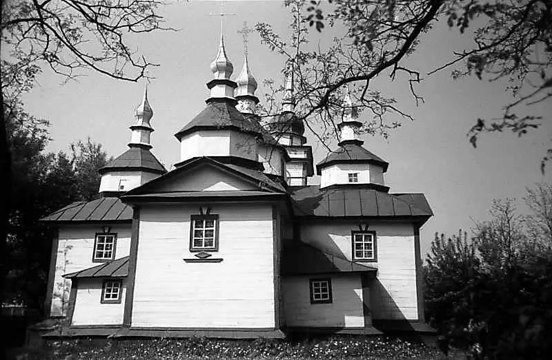 Миколаївська церква в Росаві Миронівського району. Загальний вигляд зі сходу