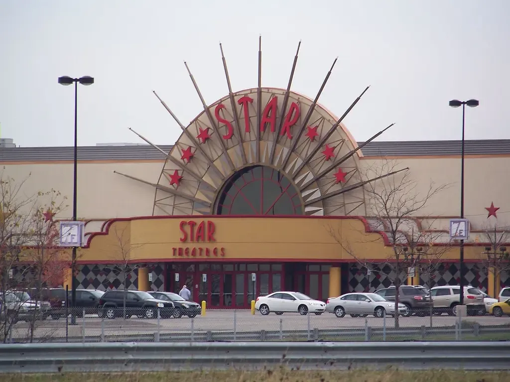 AMC Star Great Lakes Crossing 25