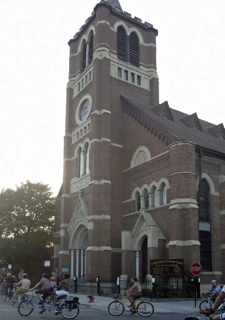 Mass turning by the Lutheran church at Hoyne &amp; 21st
