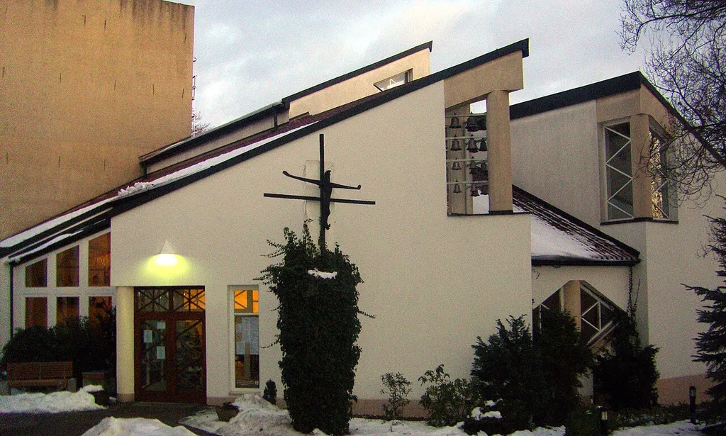 Heilig-Kreuz-Kirche Halle, Gütchenstraße 21