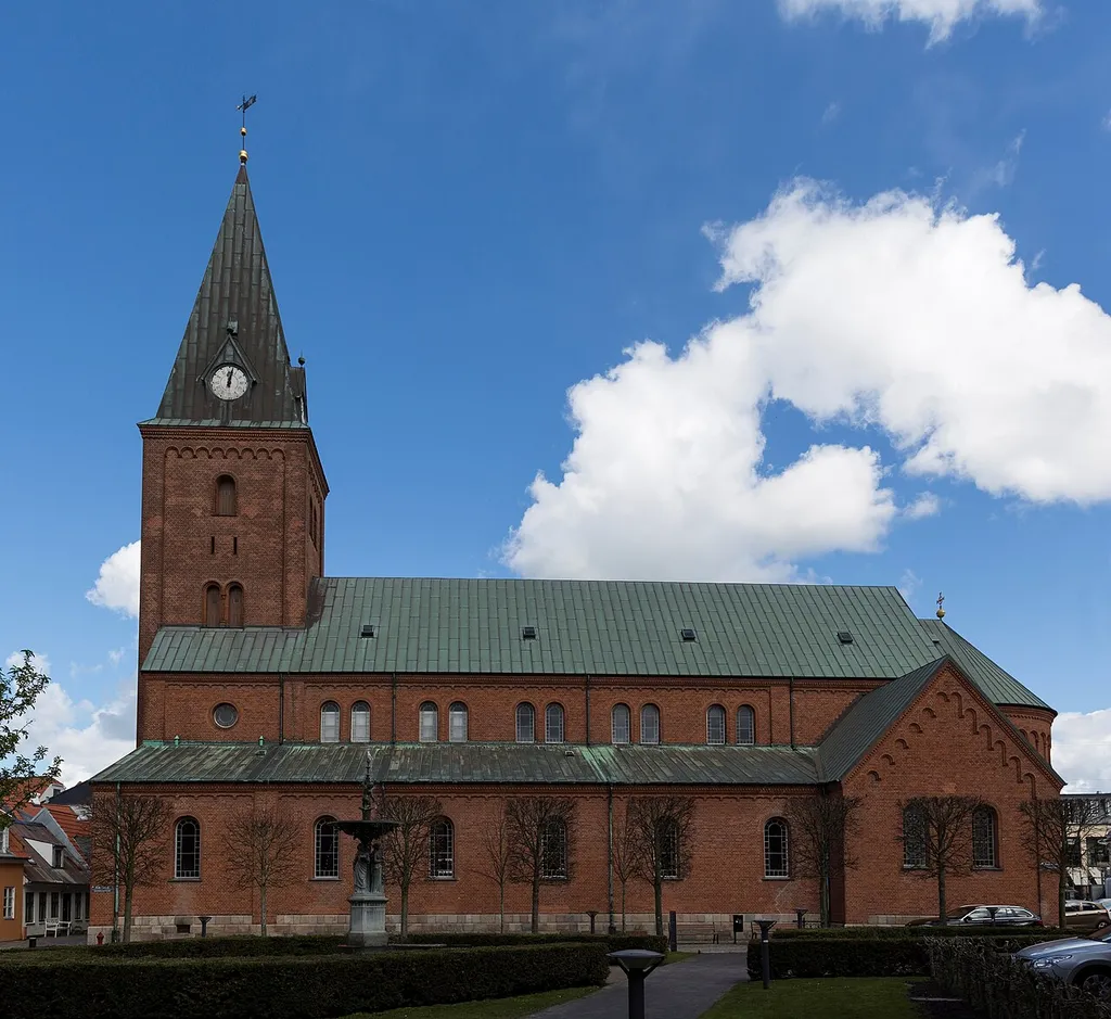 Vor Frue Kirke Aalborg ved middagstid 16. april 2017