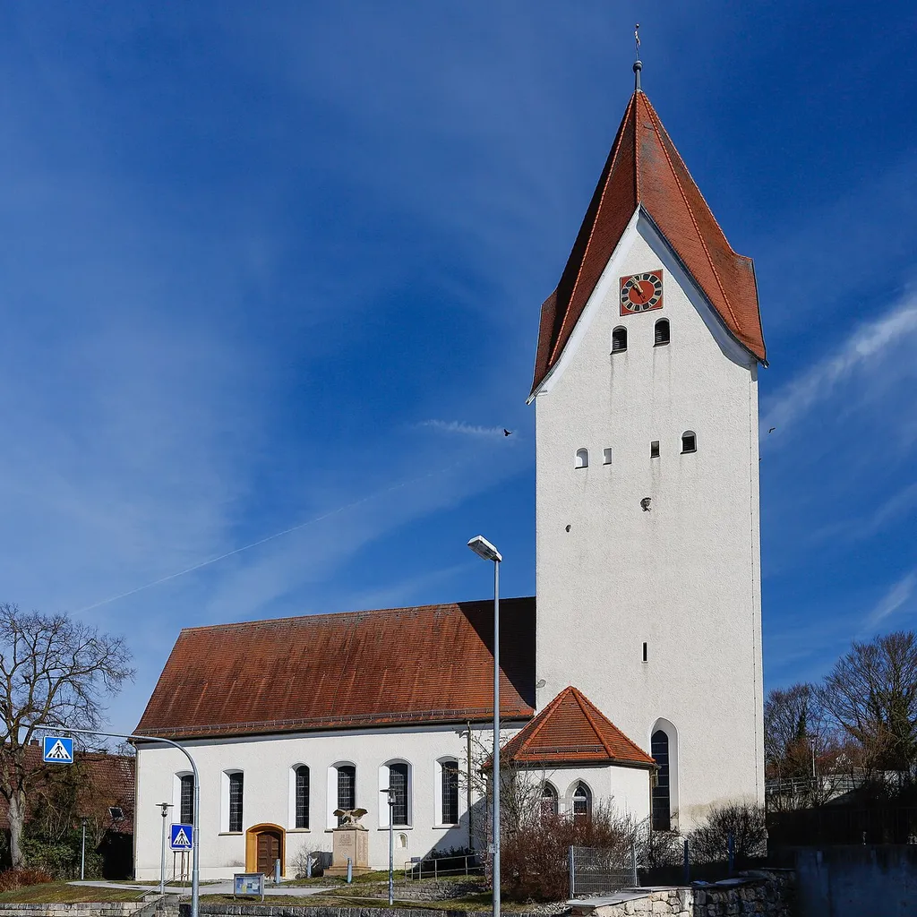 Südseite der Marienkirche Lonsee an der Hauptstraße 29.
