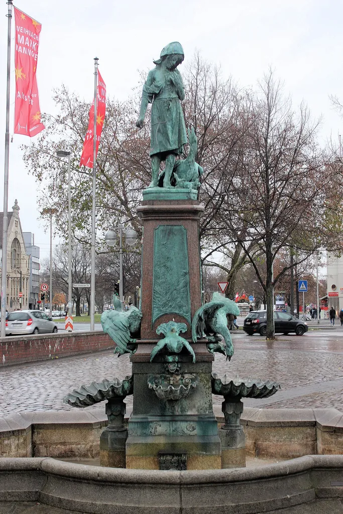 Hanover, the Gänseliesel fountain