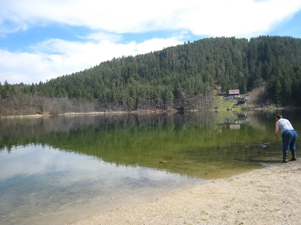 Vassacher See, Landschaftsschutzgebiet in Villach, Kärnten, Österreich, Europäische Union