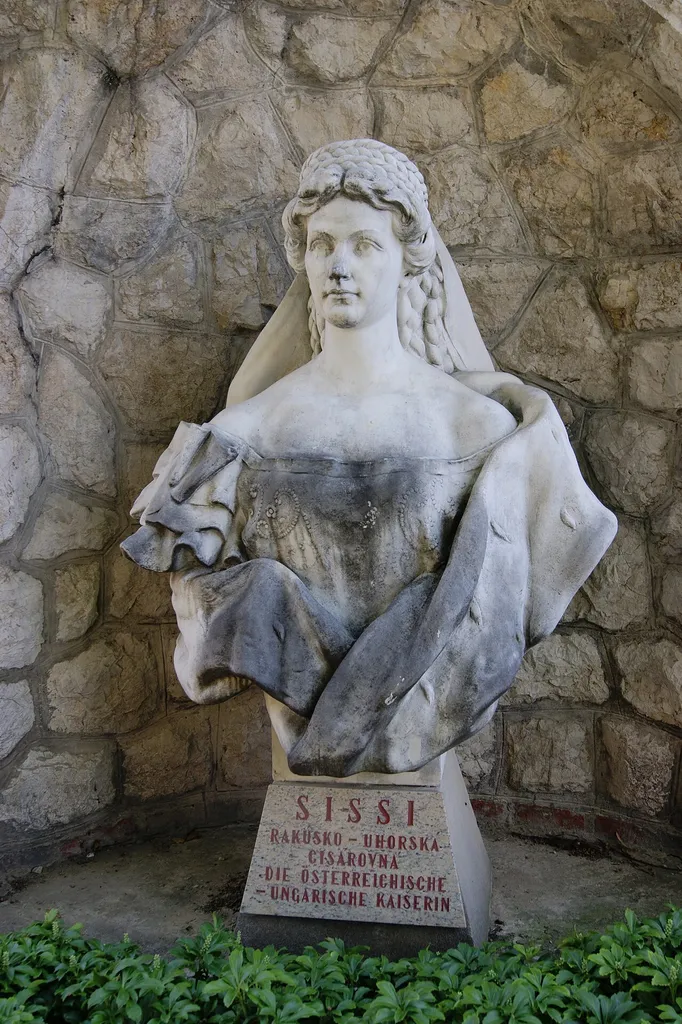 Denkmal der Kaiserin auf der Bäderinsel in Bad Pistyan (sl. Piešťany)
