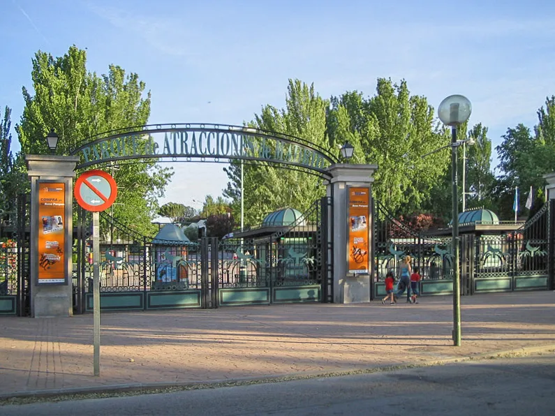 Entrada del Parque de Atracciones de Madrid (Madrid, España).
