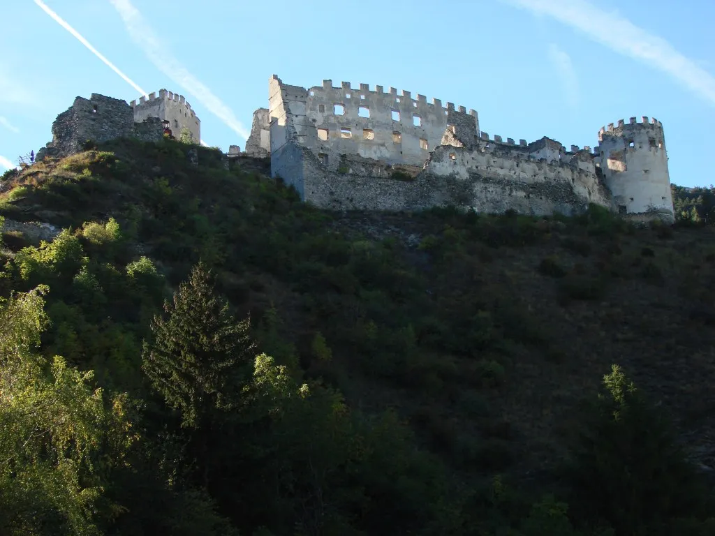This media shows the cultural heritage monument with the number 16515 in South Tyrol. (Wikidata) Burgruine Lichtenberg