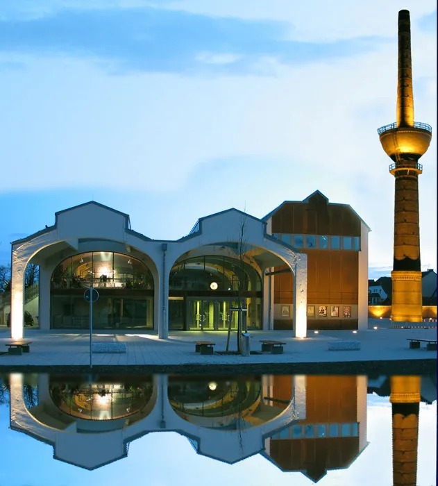 Gempt-Halle in Lengerich spiegelt sich.