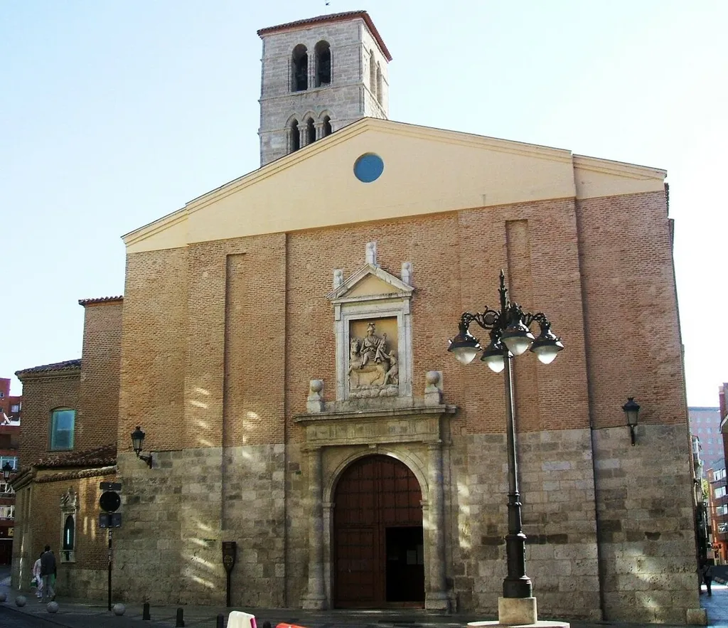 Fachada de la iglesia parroquial de San Martín, Valladolid, España