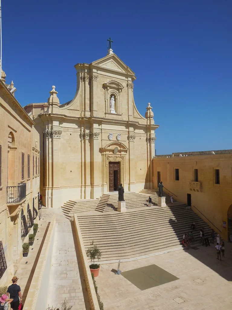 This media is about Maltese cultural property with inventory number 00889.