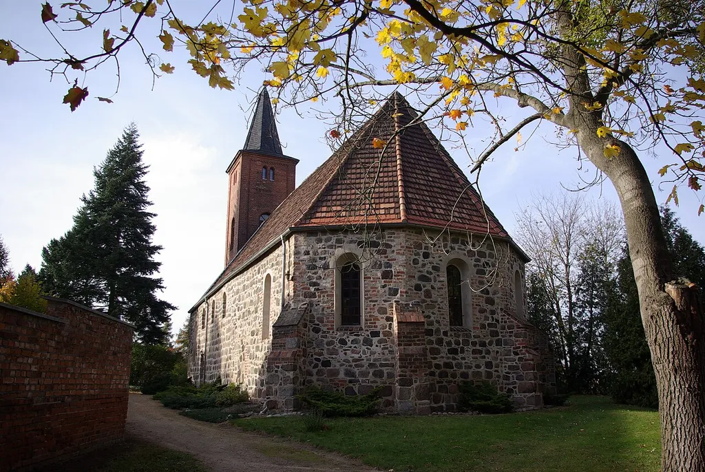 Nidergörsdorf in Brandenburg. Die Kirche stammt im Ursprung aus dem 12. Jahrhundert und steht unter Denkmalschutz.