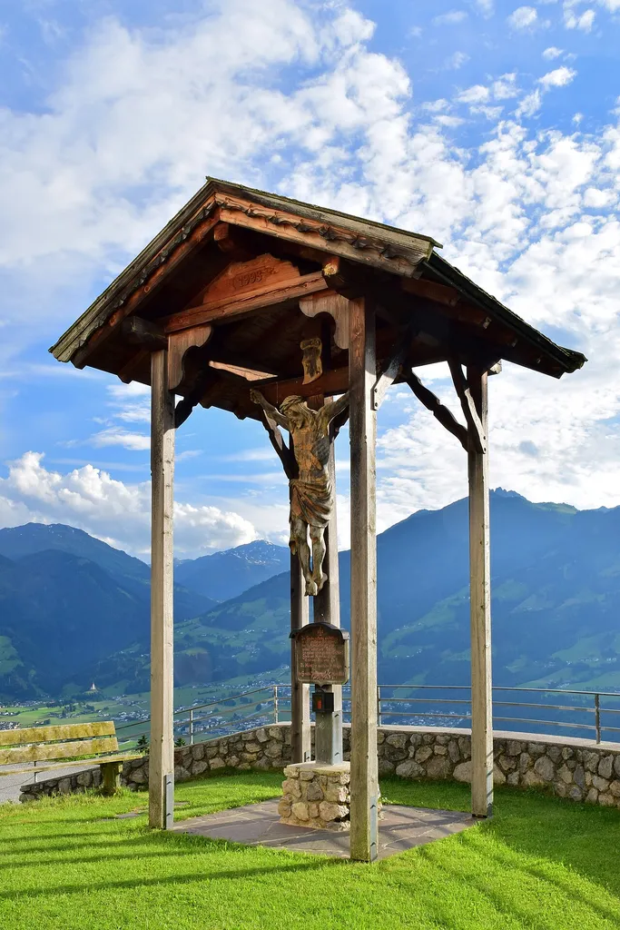 Kruzifix neben der Wallfahrtskapelle Mariae Reinigung