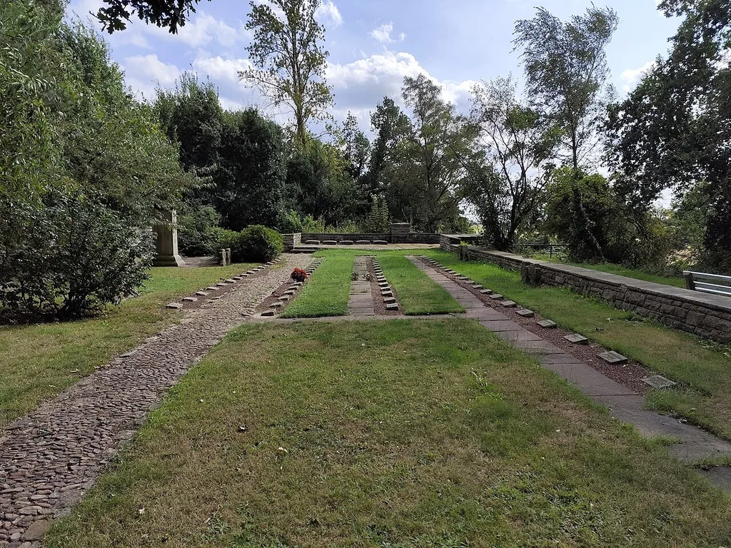 Gräberfeld für deutsche Soldaten auf dem Friedhof Daverden in Niedersachsen