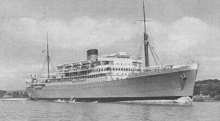 Fotografia do navio HMS Dunvegan Castle (British Armed Merchant Cruiser), que foi afundado na costa da Irlanda em 27 de agosto de 1940, pelo submarino alemão U-46.