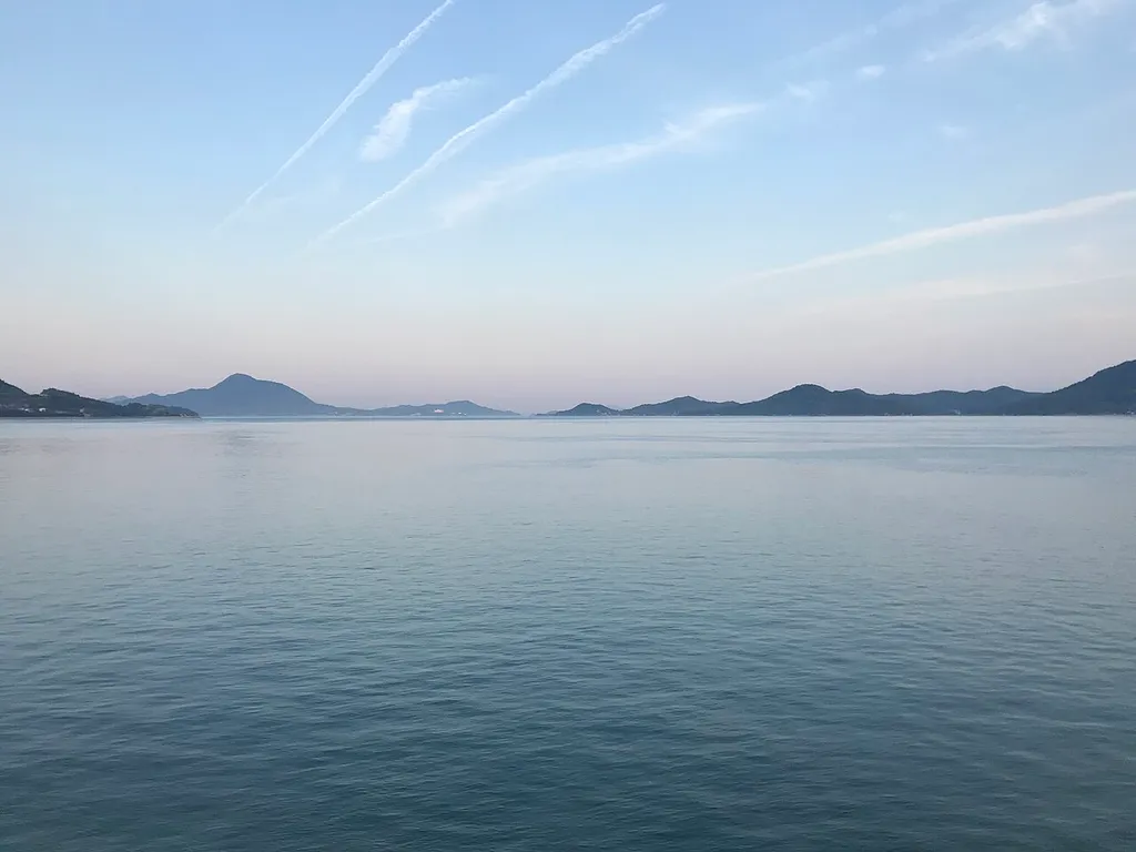 道の駅今治市多々羅しまなみ公園より望む岩城島と伯方島