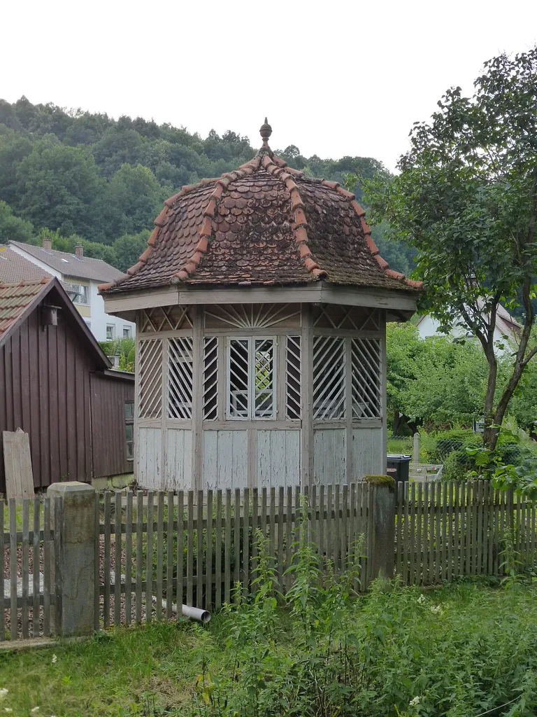 Laube zum Anwesen Bahnhofstraße 16 in Trebgast gehörig (D-4-77-158-37)