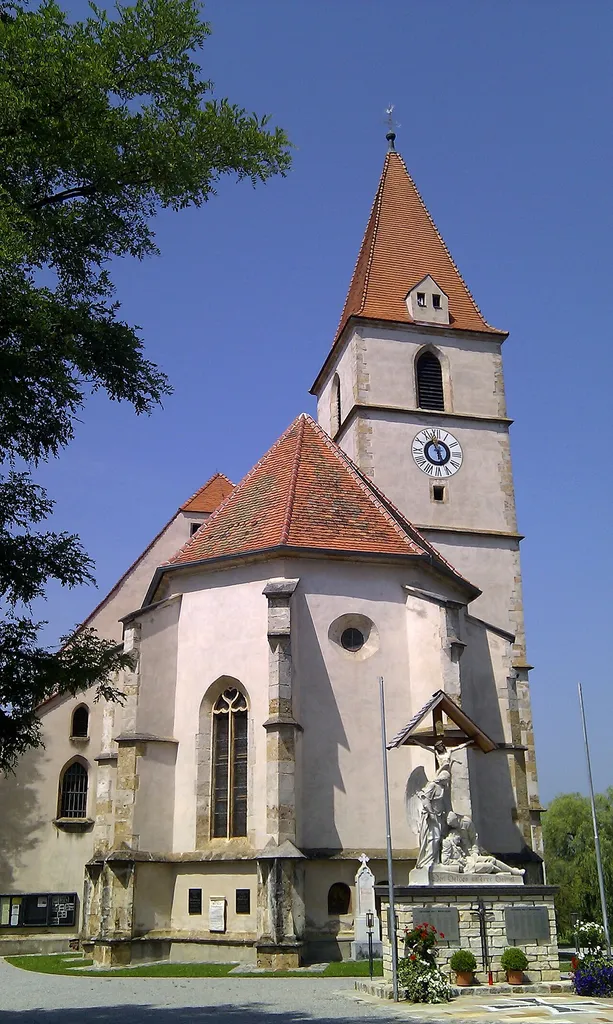 Kath. Pfarrkirche hl. Ägydius und ehem. Friedhof