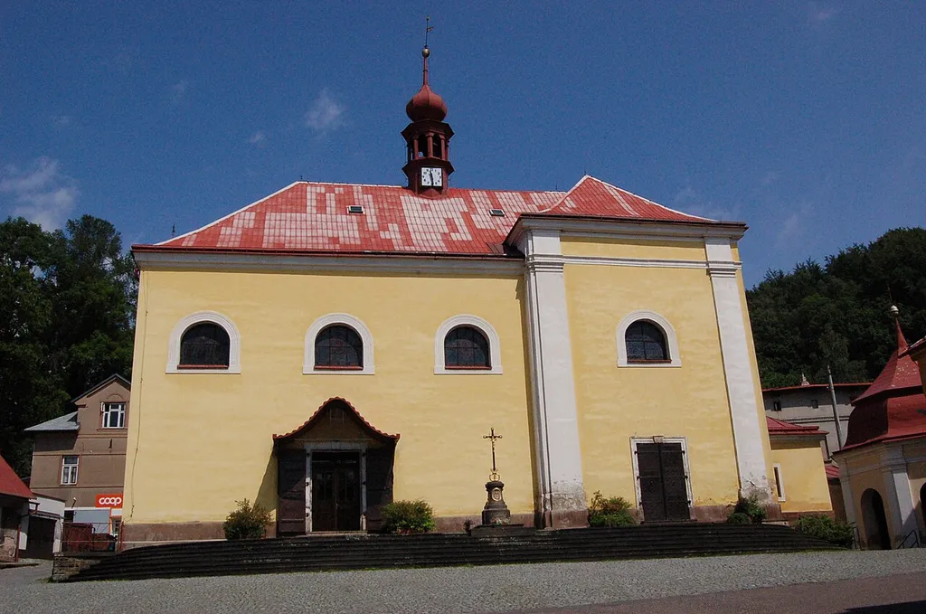 Kostel v Malých Svatoňovicích na Trutnovsku.