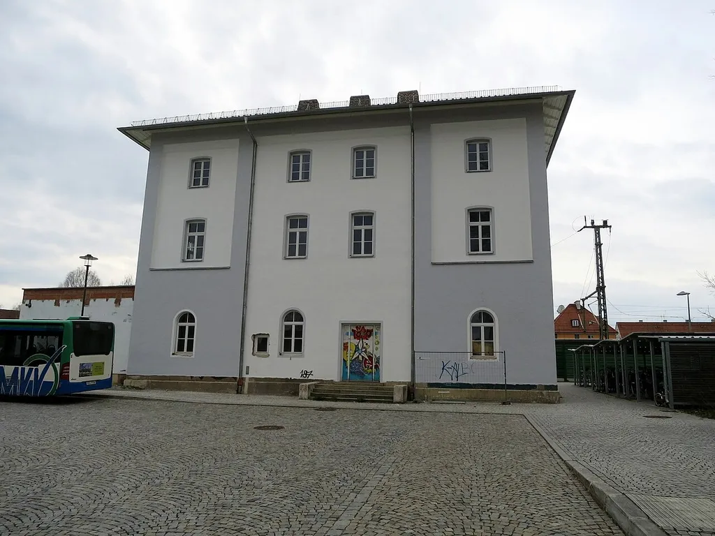 Petershausen station building