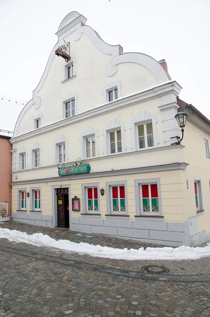 Feuchtwangen, Kirchplatz 11