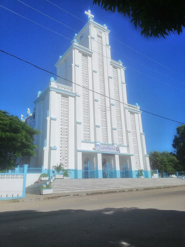 La cathédrale se trouve en plein centre ville