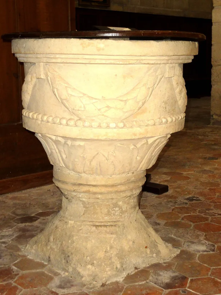 Mobilier de l'église - voir titre.