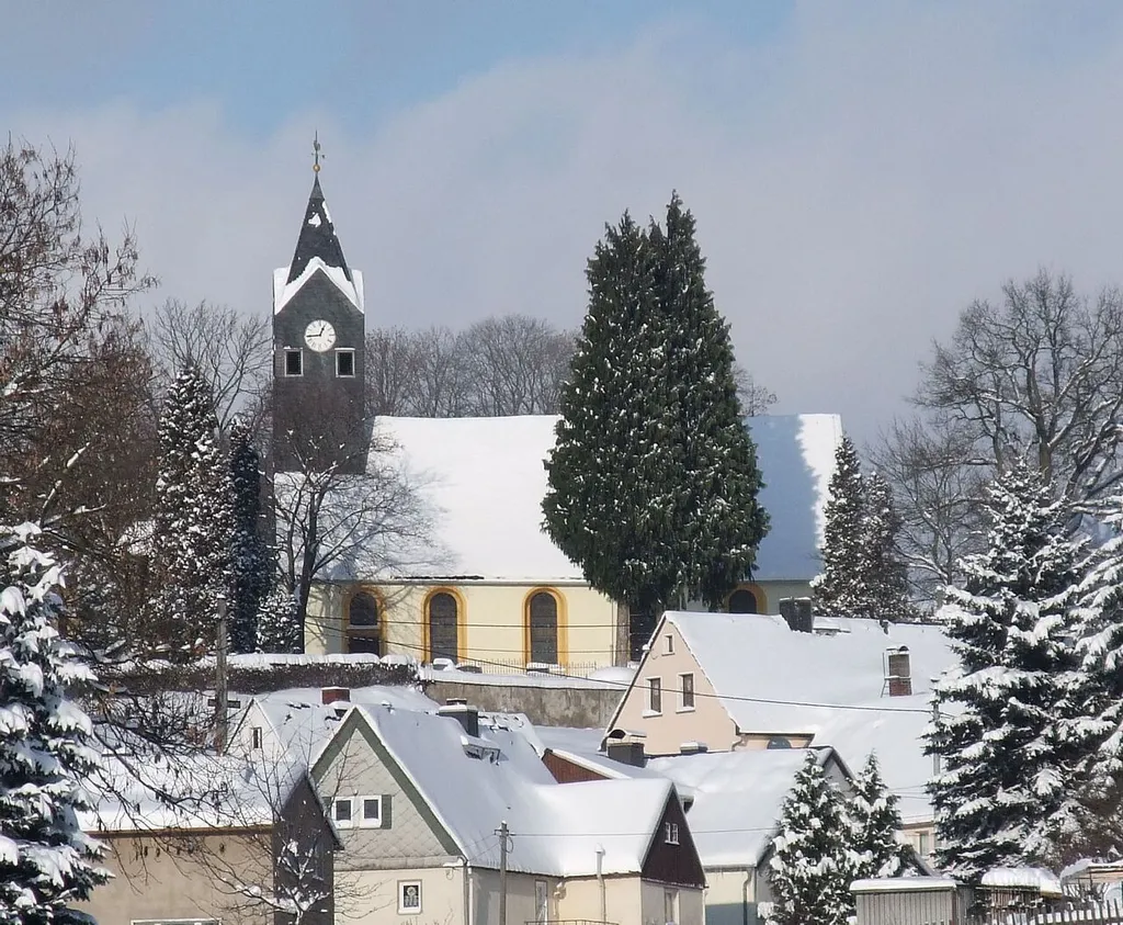 Die Kirche in Hallbach von Süden gesehen.