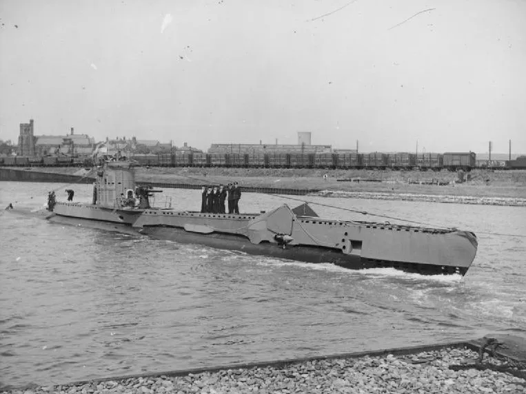 British U class submarine HMSM VITALITY moving away from the quayside with some of the crew on deck