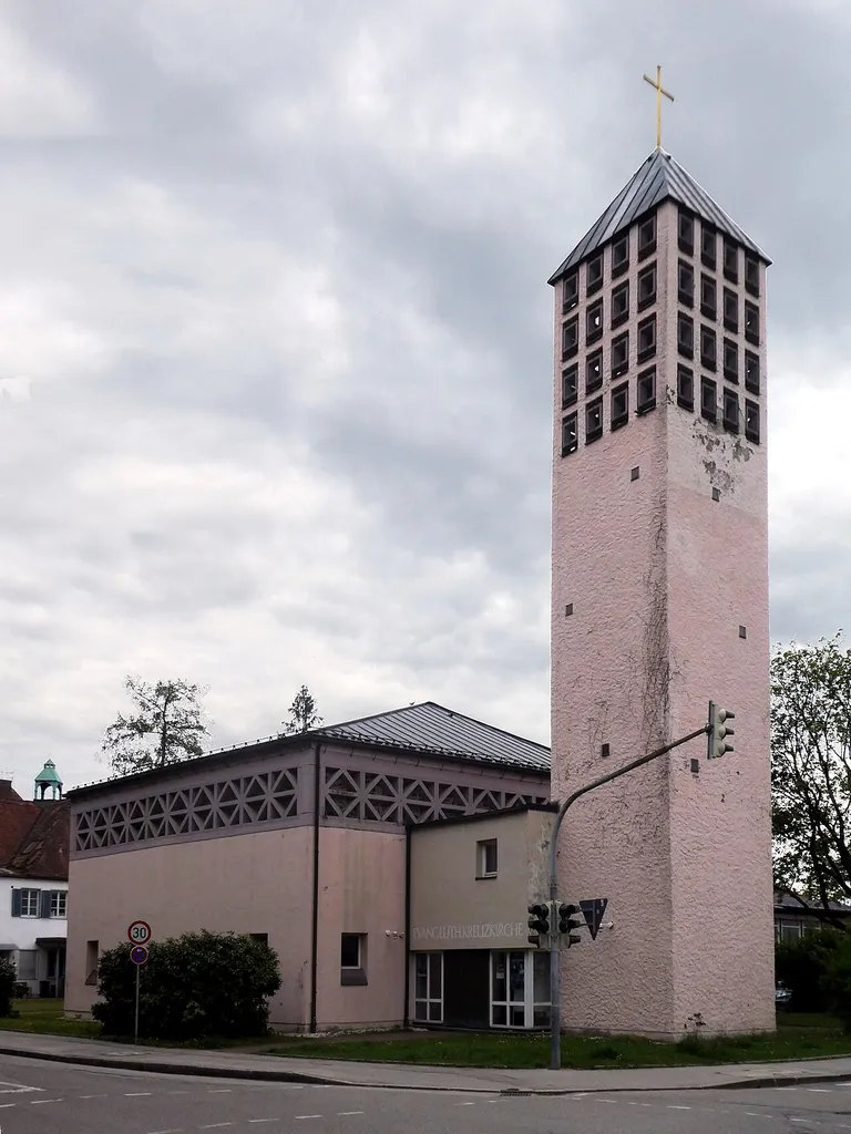 Freilassing, Kreuzkirche von Nordwesten.