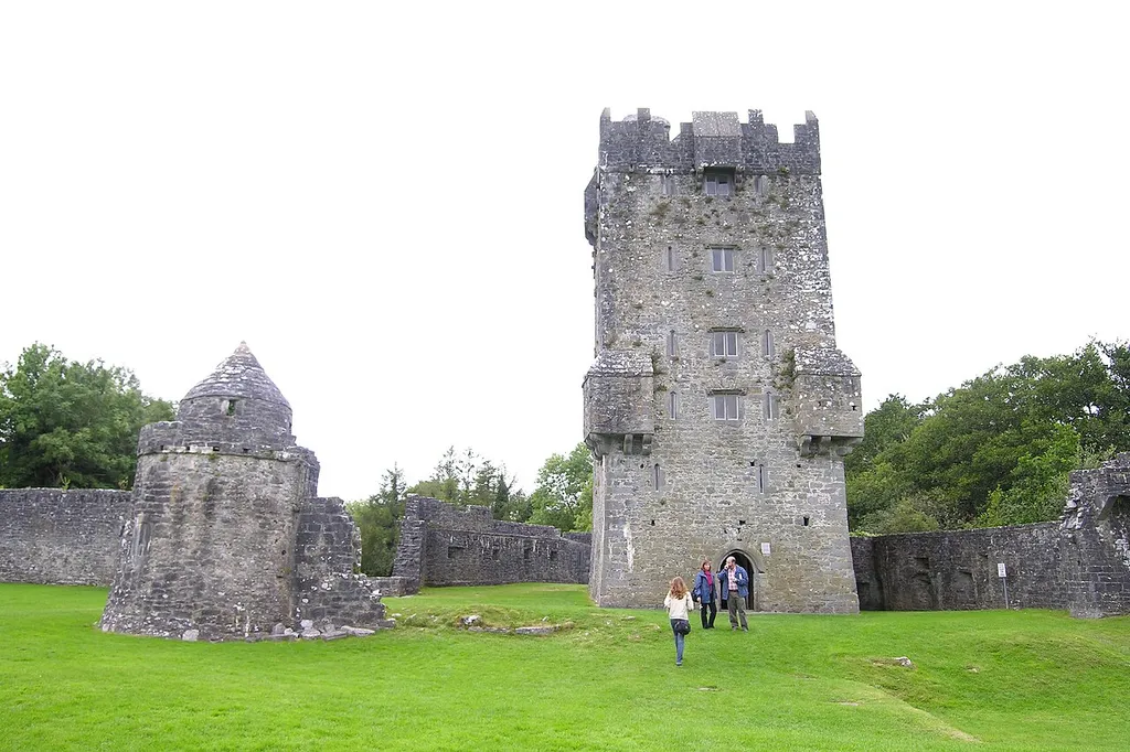 Aughnanure Castle main tower seen from inside yard. Picture taken by myself on a visit on September 4th, 2007.