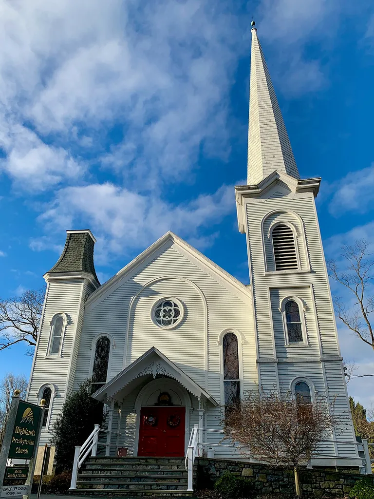 Highlands Presbyterian Church in Schooley's Mountain, New Jersey. Contributing property #5 of the Schooley's Mountain Historic District. This is an image of a place or building that is listed on the National Register of Historic Places in the United States of America. Its reference number is 91000677 (Wikidata).