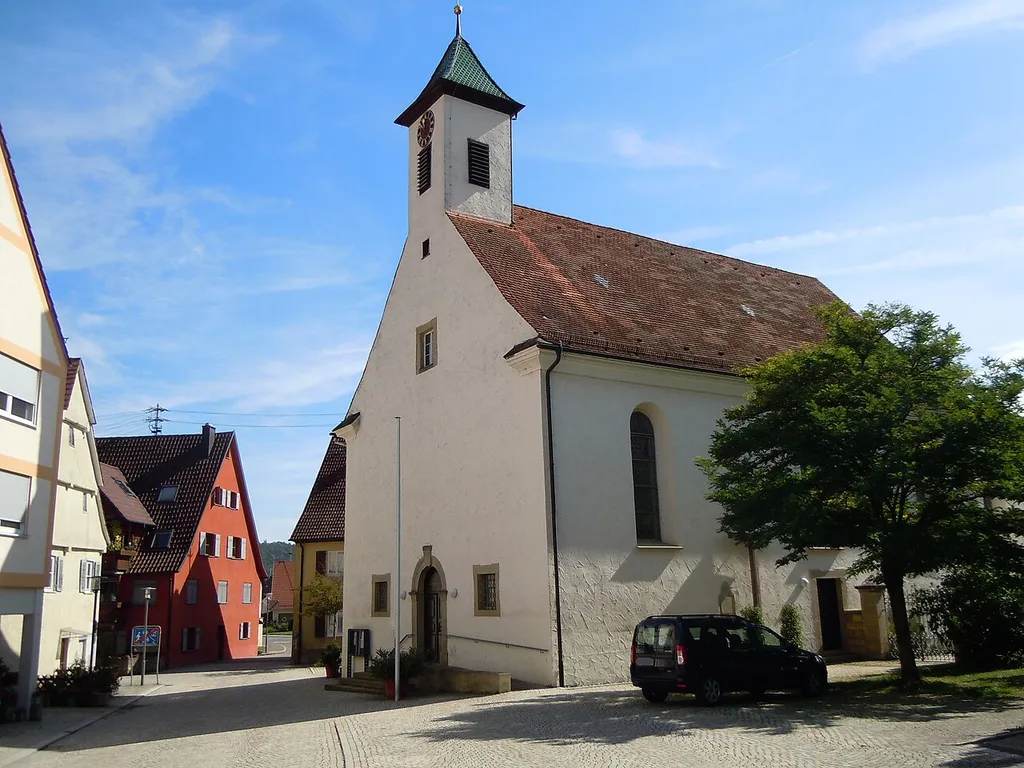 Die Pfarrkirche St. Peter und Paul in Obernau (Stadtteil von Rottenburg am Neckar) ist ein klassizistischer Bau von 1805.