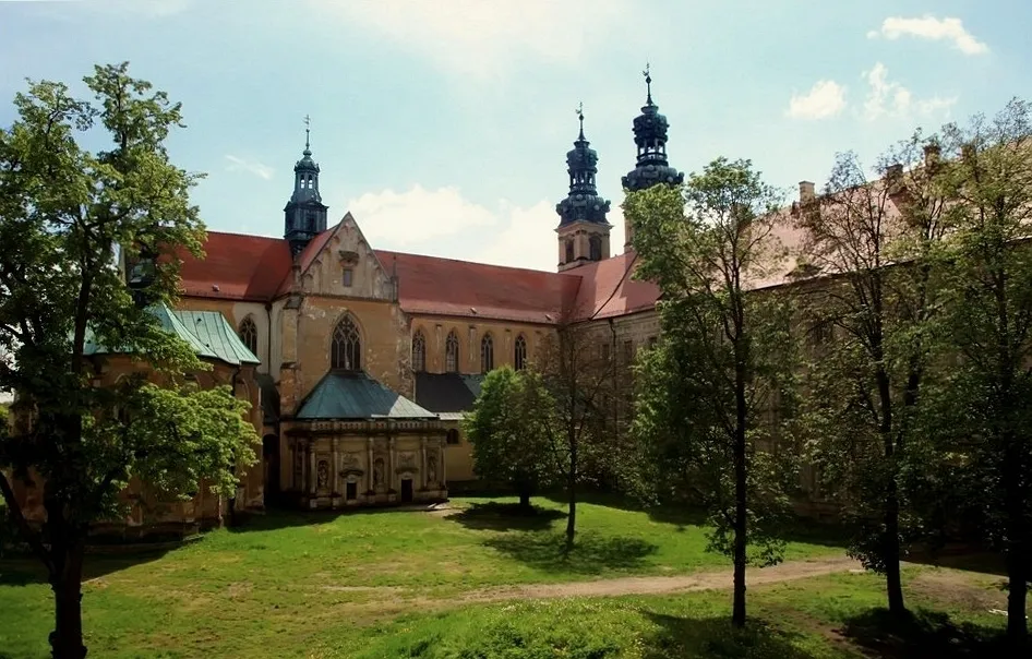 View of the former monastery of Lubiąż an the baroque Loreto-Chapel from northern direction.