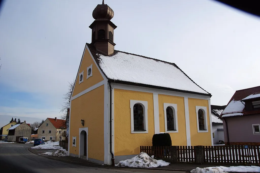 Die katholische Filialkirche St. Franz Xaver in Garsdorf bei Amberg
