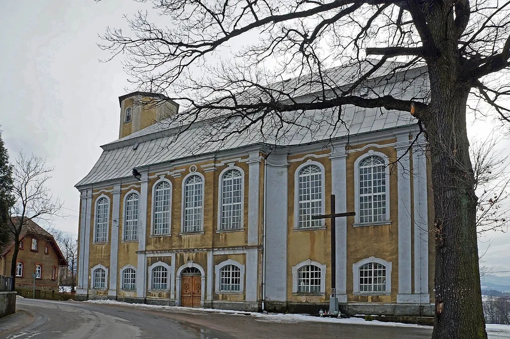 Rębiszów - dawny kościół ewangelicki, obecnie rzymskokatolicki parafialny p.w. św. Barbary, 1747, ściana wschodnia (zabytek nr 55/A/01 z 24.08.2001)